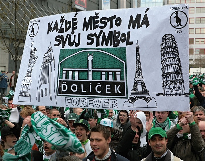 Protestní akce během vršovického derby