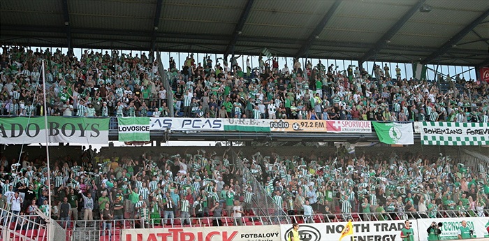 Zeleno-bílý kotel.