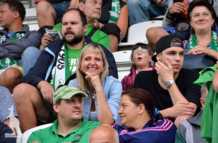DĚNÍ NA TRIBUNÁCH: Bohemians - Hradec