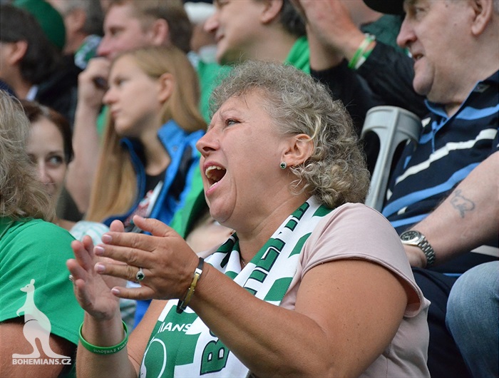 DĚNÍ NA TRIBUNÁCH: Bohemians - Hradec