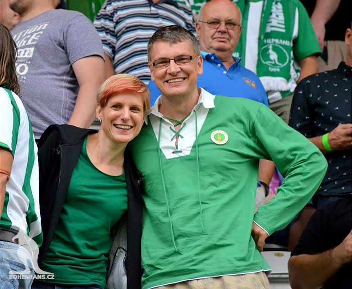 DĚNÍ NA TRIBUNÁCH: Bohemians - Hradec