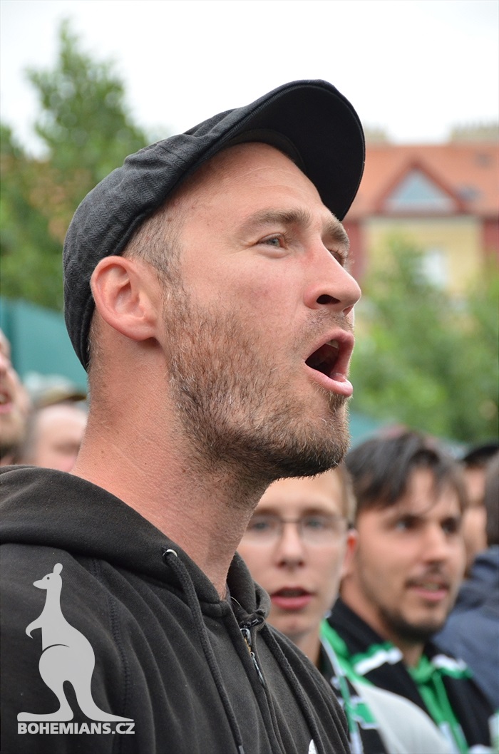 DĚNÍ NA TRIBUNÁCH: Bohemians - Hradec
