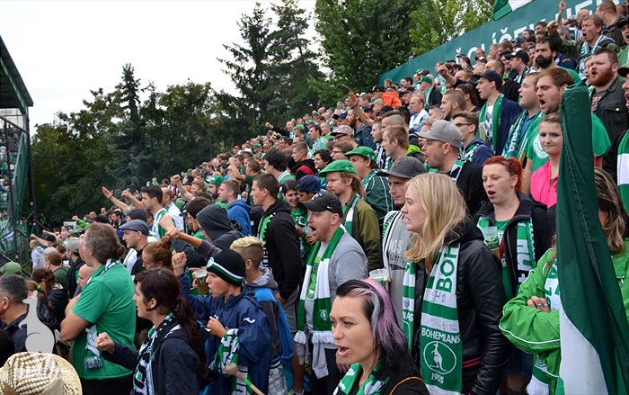 DĚNÍ NA TRIBUNÁCH: Bohemians - Hradec