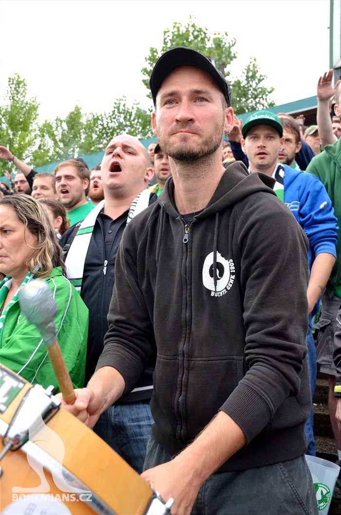 DĚNÍ NA TRIBUNÁCH: Bohemians - Hradec