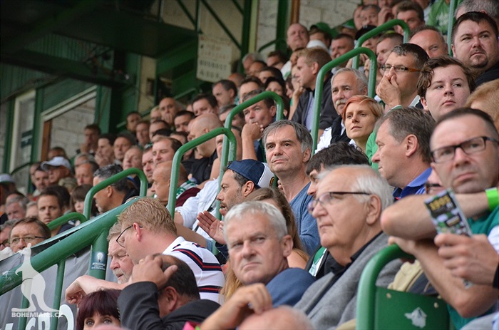 DĚNÍ NA TRIBUNÁCH: Bohemians - Hradec