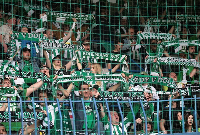 Plný sektor fanoušků Bohemky