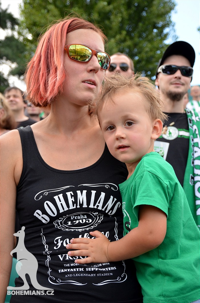 DĚNÍ NA TRIBUNÁCH: Bohemians - Karviná