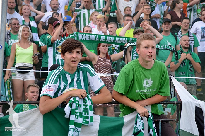 DĚNÍ NA TRIBUNÁCH: Bohemians - Karviná