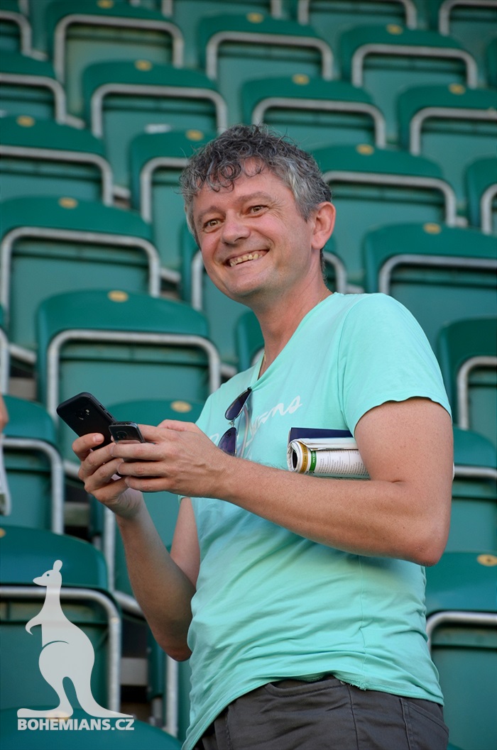 DĚNÍ NA TRIBUNÁCH: Bohemians - Karviná