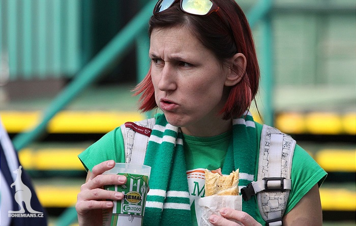 DĚNÍ NA TRIBUNÁCH: Bohemians - Slavia