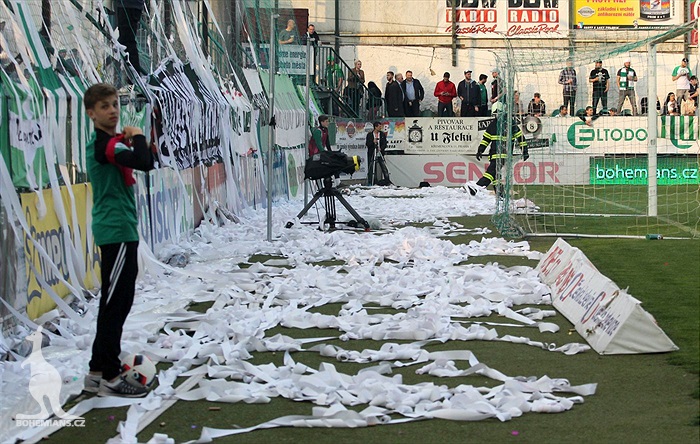 DĚNÍ NA TRIBUNÁCH: Bohemians - Slavia