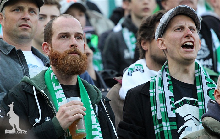 DĚNÍ NA TRIBUNÁCH: Bohemians - Slavia
