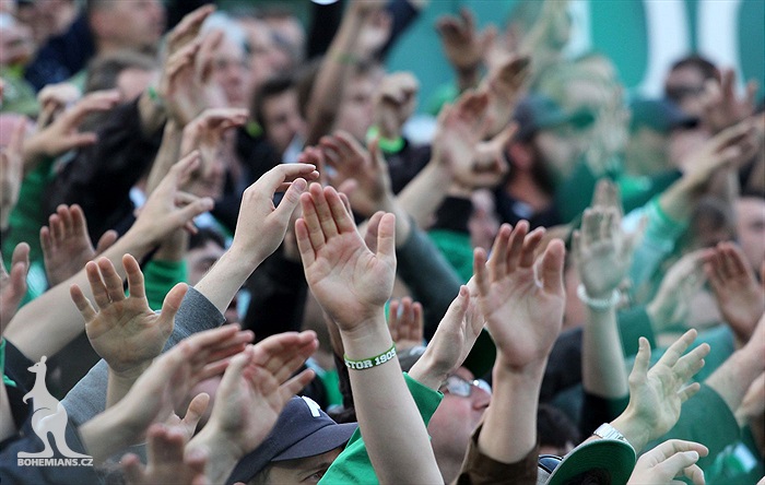 DĚNÍ NA TRIBUNÁCH: Bohemians - Slavia