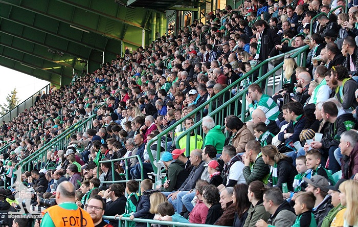 DĚNÍ NA TRIBUNÁCH: Bohemians - Slavia