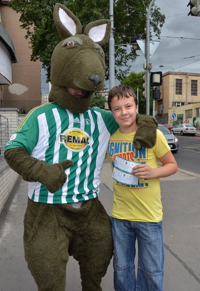 Klokan zval fanoušky ve Vršovicích na fotbal