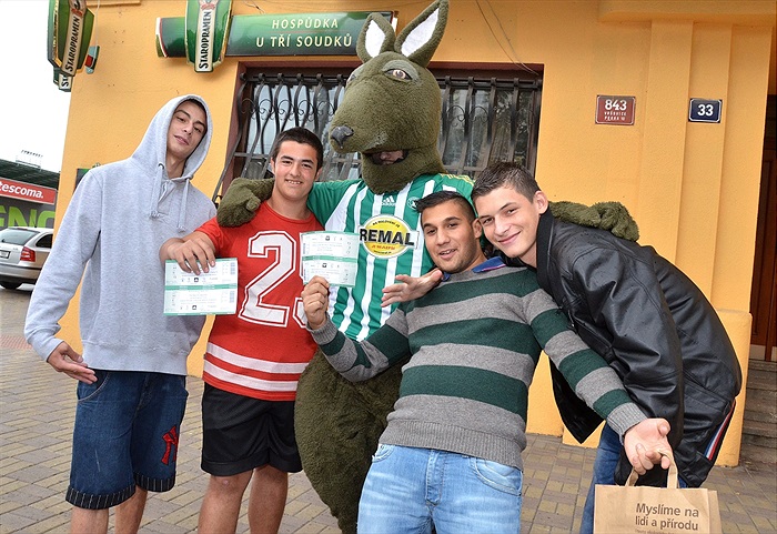 Klokan zval fanoušky ve Vršovicích na fotbal