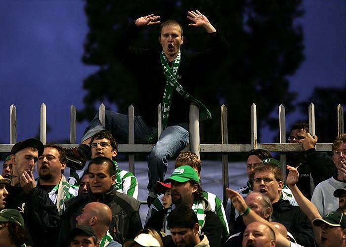 Kotel byl úplně plný.