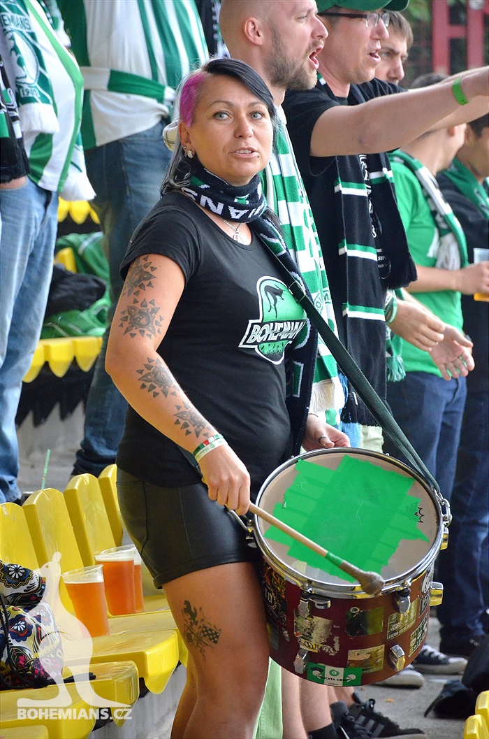 DĚNÍ NA TRIBUNÁCH: Dukla - Bohemians