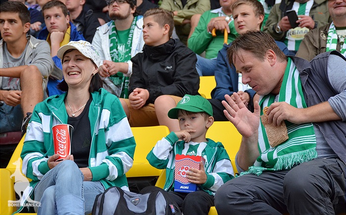 DĚNÍ NA TRIBUNÁCH: Dukla - Bohemians