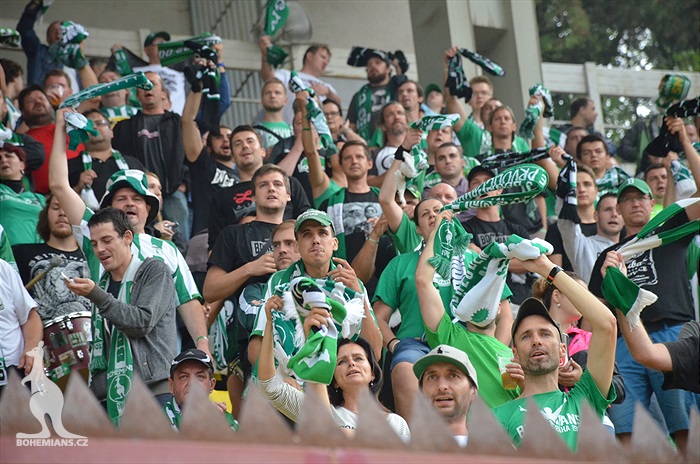 DĚNÍ NA TRIBUNÁCH: Dukla - Bohemians