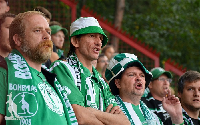 DĚNÍ NA TRIBUNÁCH: Dukla - Bohemians