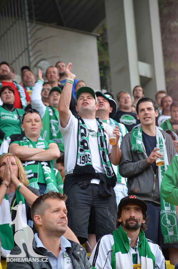 DĚNÍ NA TRIBUNÁCH: Dukla - Bohemians