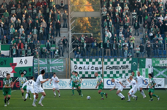 Fanoušků dorazilo několik stovek.