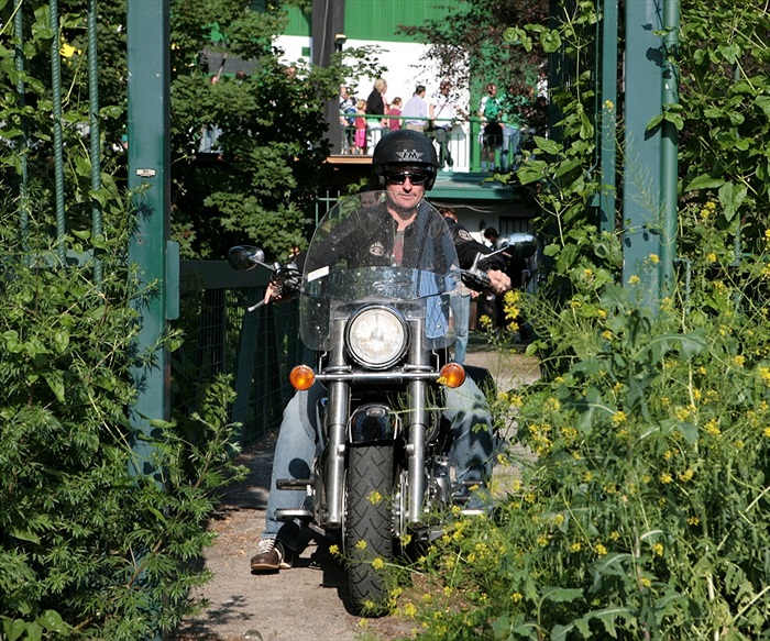 Marek Nikl vyjíždí ze stadionu.