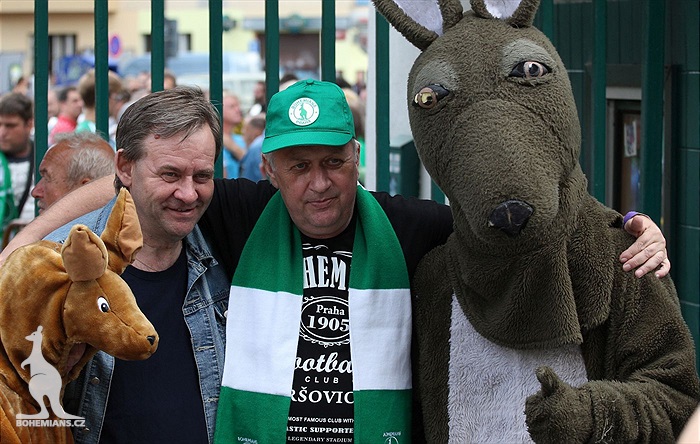 DĚNÍ NA TRIBUNÁCH: Bohemians - Slavia