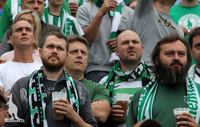 DĚNÍ NA TRIBUNÁCH: Bohemians - Slavia