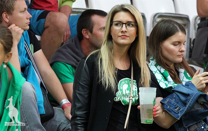 DĚNÍ NA TRIBUNÁCH: Bohemians - Slavia