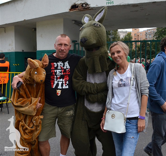 DĚNÍ NA TRIBUNÁCH: Bohemians - Slavia