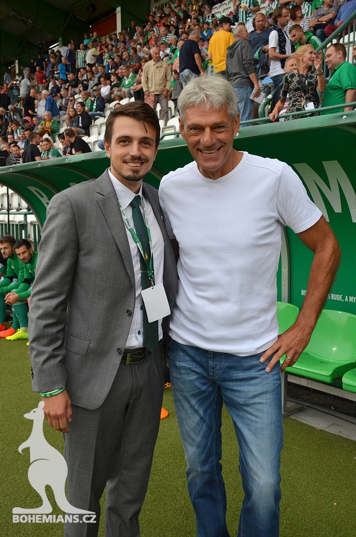 DĚNÍ NA TRIBUNÁCH: Bohemians - Slavia