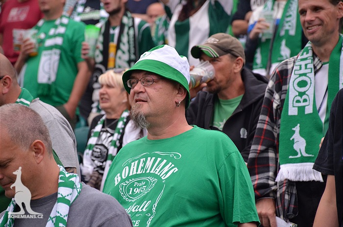 DĚNÍ NA TRIBUNÁCH: Bohemians - Slavia