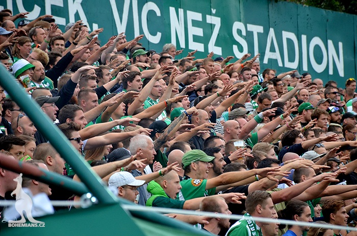 DĚNÍ NA TRIBUNÁCH: Bohemians - Slavia