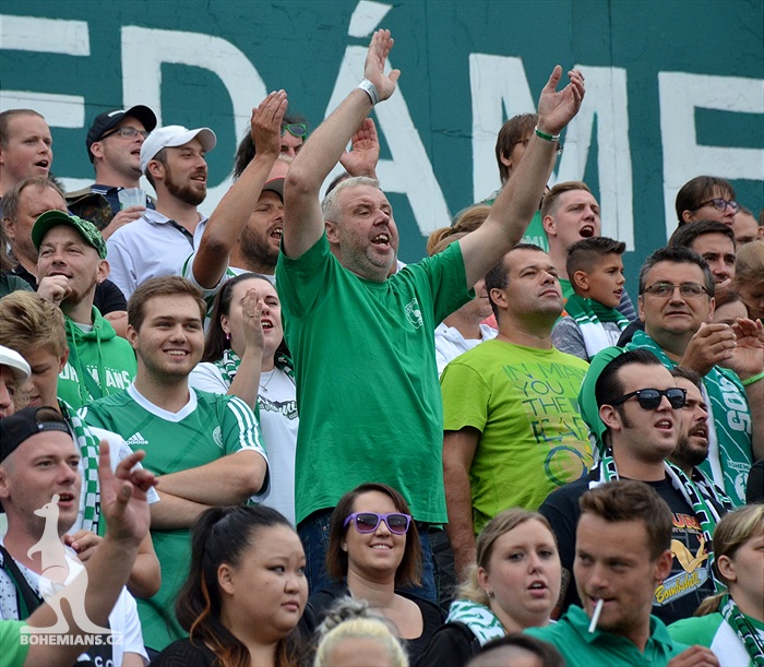 DĚNÍ NA TRIBUNÁCH: Bohemians - Slavia