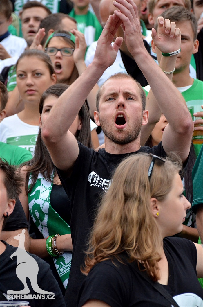 DĚNÍ NA TRIBUNÁCH: Bohemians - Slavia