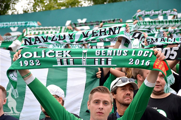 DĚNÍ NA TRIBUNÁCH: Bohemians - Slavia