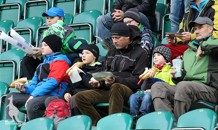 DĚNÍ NA TRIBUNÁCH: Bohemians - Teplice