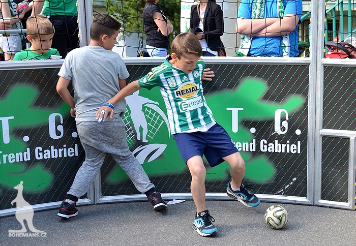 Dění na tribunách - Dětský den a utkání se Slovanem Bratislava
