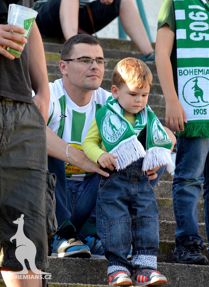 Dění na tribunách - Dětský den a utkání se Slovanem Bratislava