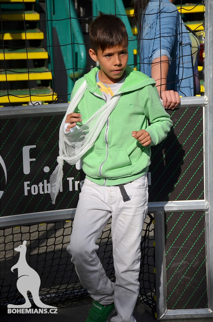 Dění na tribunách - Dětský den a utkání se Slovanem Bratislava