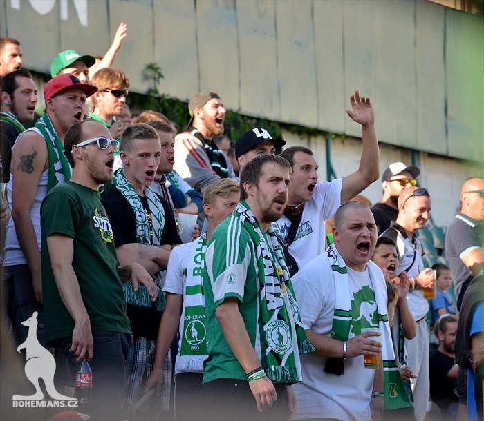 Dění na tribunách - Dětský den a utkání se Slovanem Bratislava