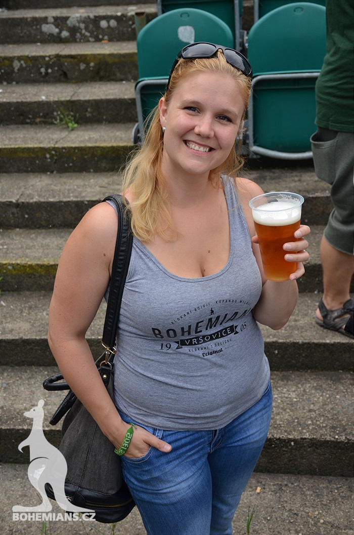 DĚNÍ NA TRIBUNÁCH: Bohemians - Pardubice