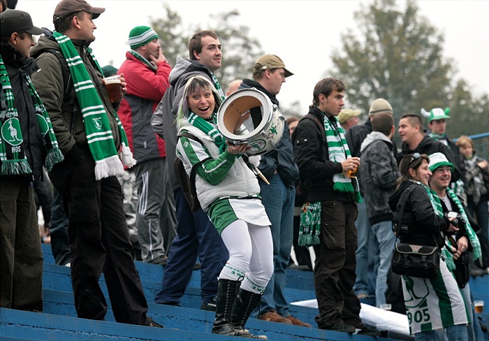 Fanoušci před zápasem.