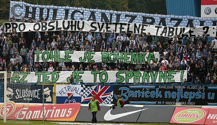 Fanoušci Baníku navázali na své choreo z utkání se Střížkovem: Tohle je pravá Bohemka.