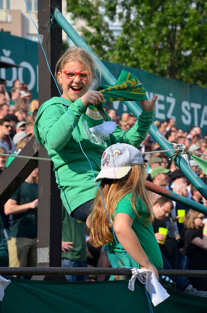 opava_nadstavbajaro_deni na tribunach 