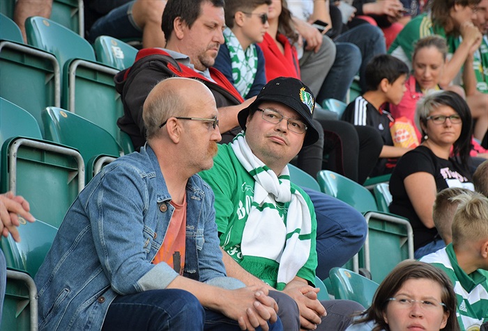 opava_nadstavbajaro_deni na tribunach 