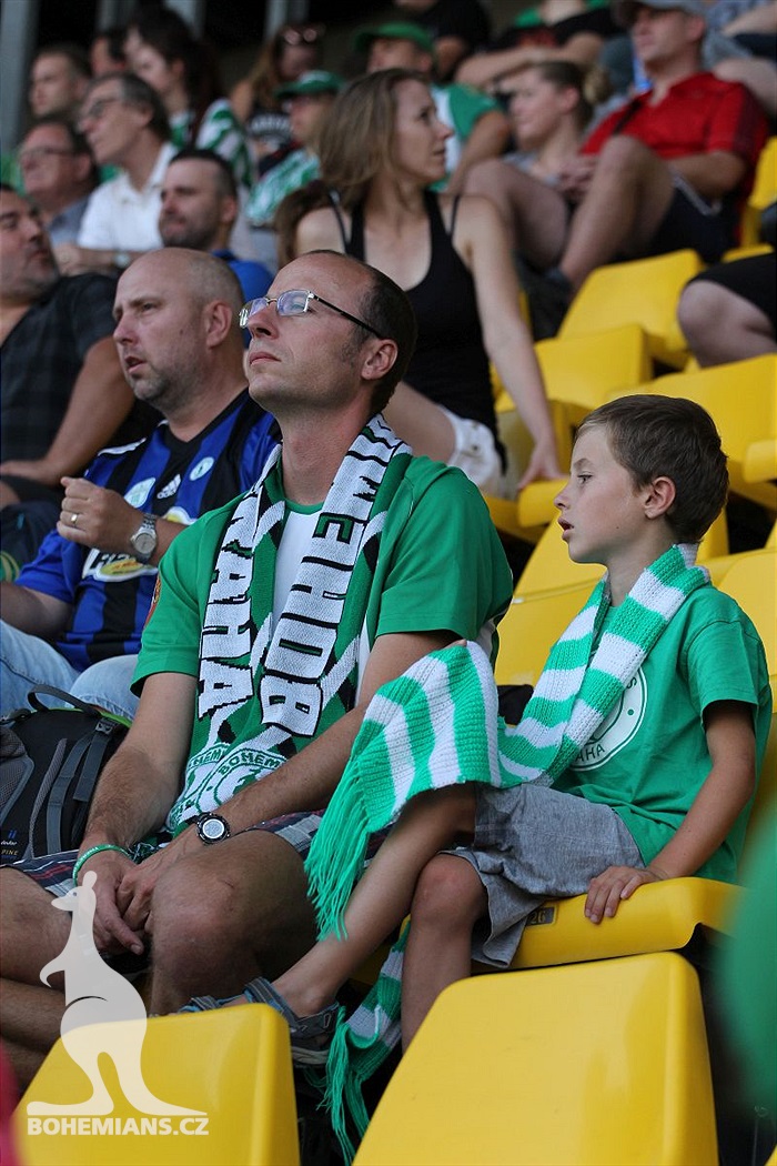 DĚNÍ NA TRIBUNÁCH: Dukla - Bohemians