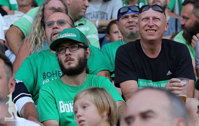 DĚNÍ NA TRIBUNÁCH: Dukla - Bohemians